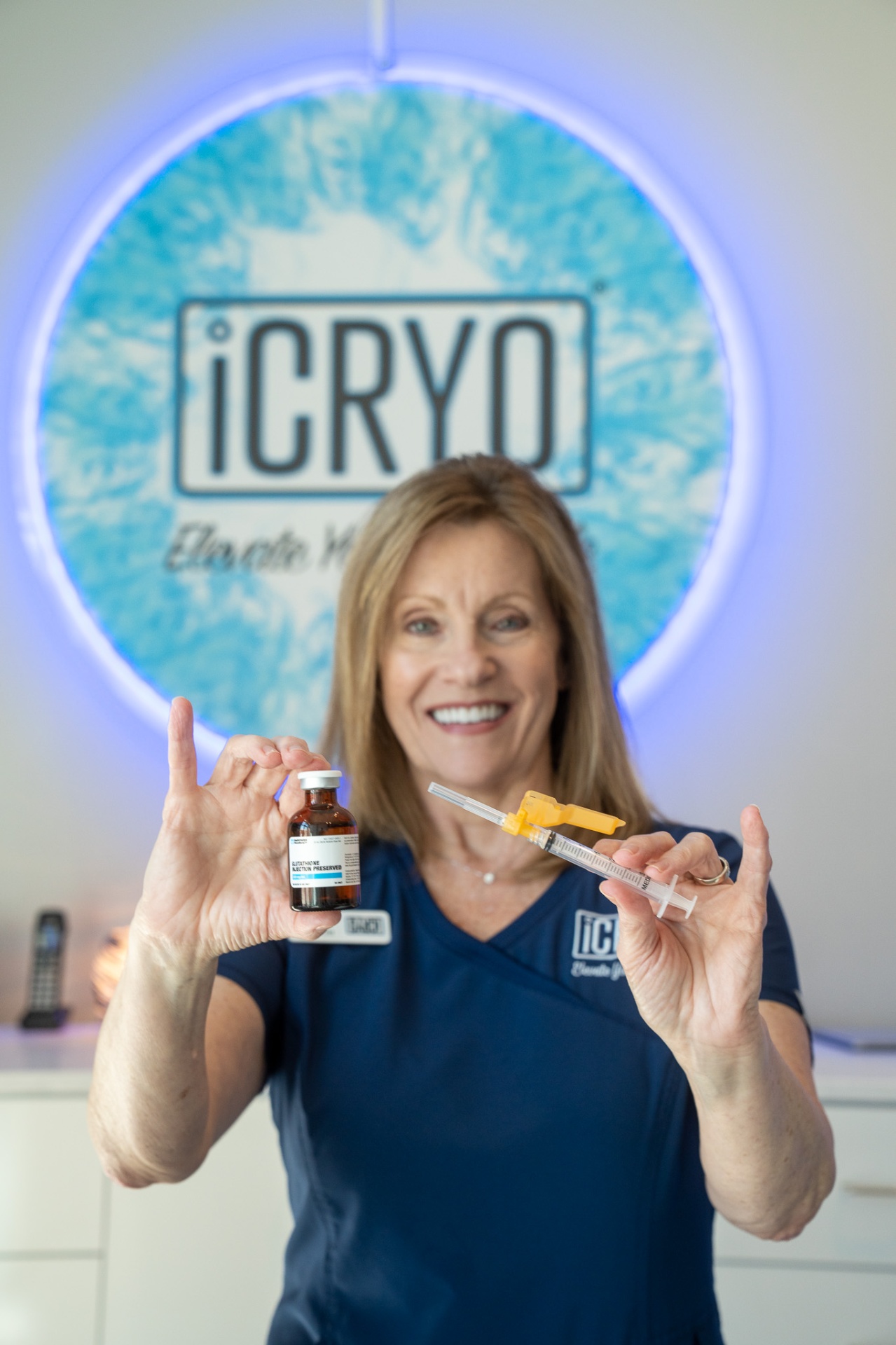 iCRYO Port St. Lucie registered nurse holding glutathione IM shot vial and syringe