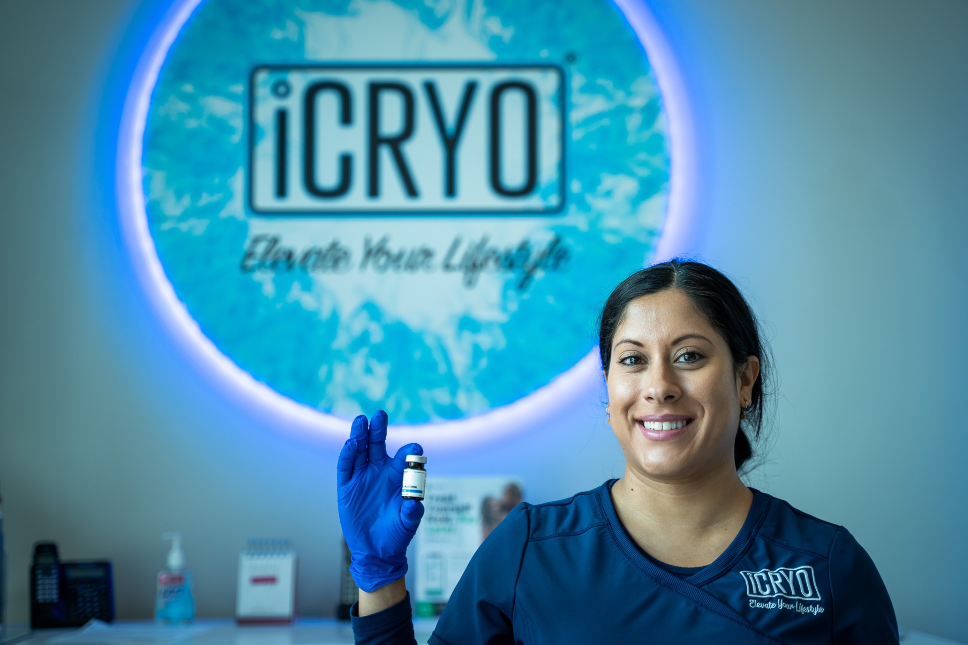 iCRYO Port St. Lucie RN prepping an IM vitamin injection