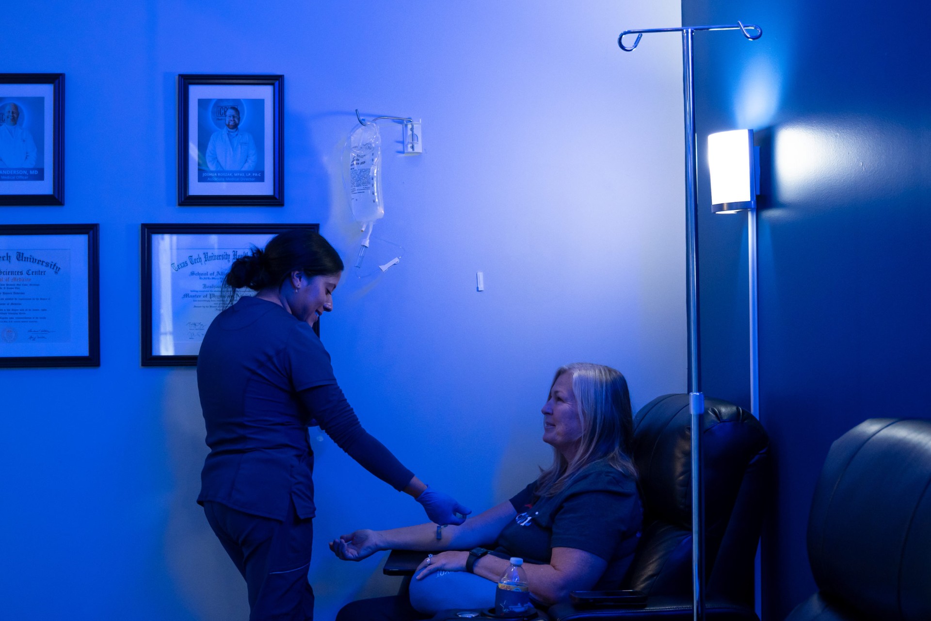 iCRYO Port St. Lucie guest receiving NAD+ therapy with RN supervision